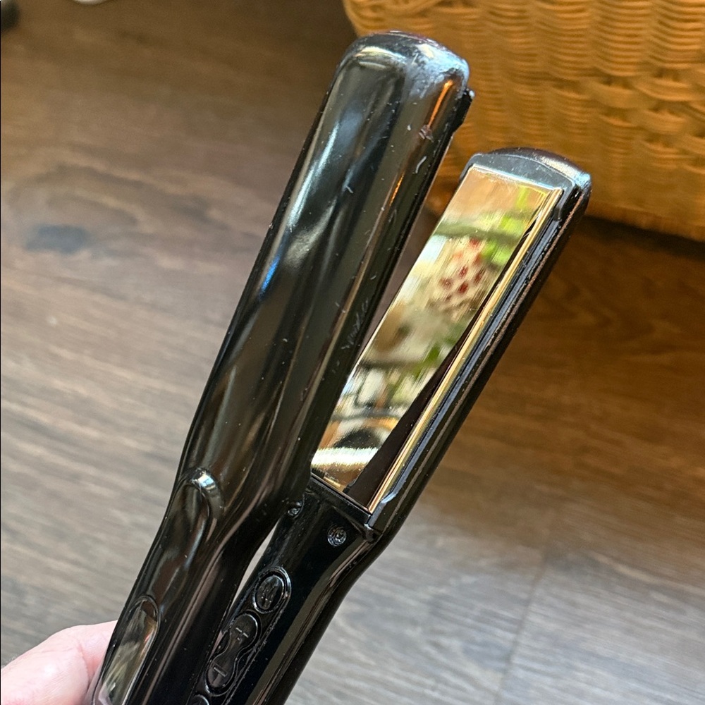 Paul Mitchell Neuro Smooth Titanium Flat Iron 1 1/4 - Picture 5 of 9